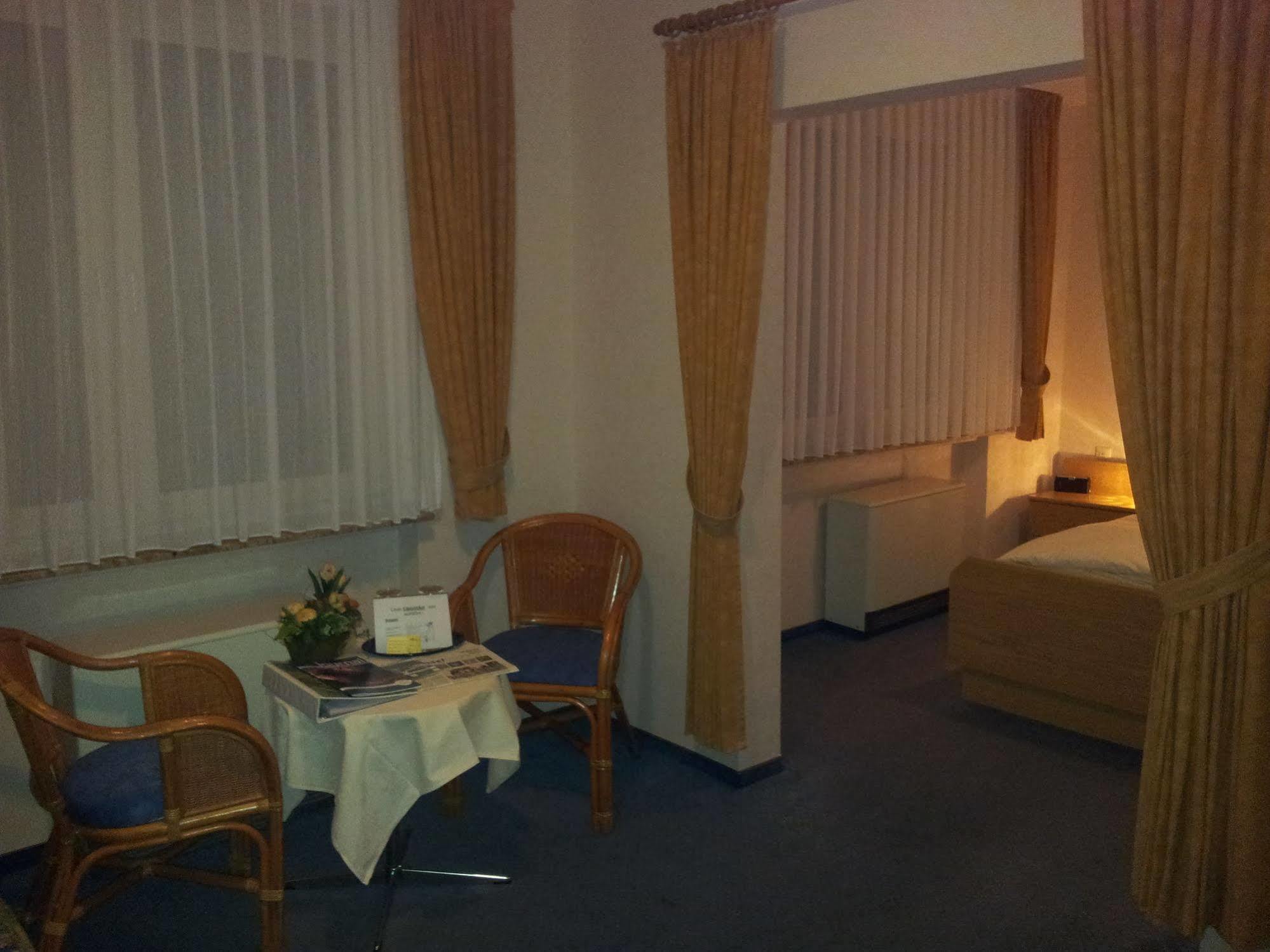 Hotel Zur Winzergenossenschaft Ernst Exteriér fotografie
